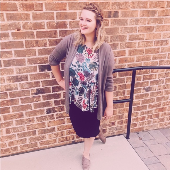 Meet your Posher, Chloe - Picture 4 of 7